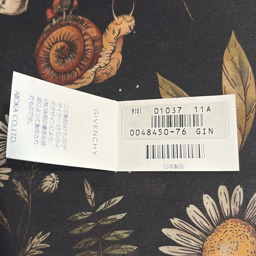 Givenchy - Picture 7 of 7